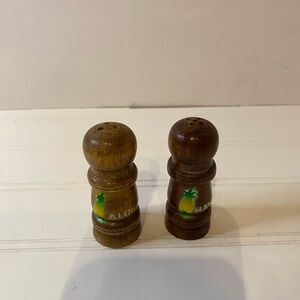 VNTG Wooden S&P Shakers with Hawaii Pineapple Design